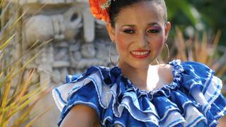 honduran women in traditional garb